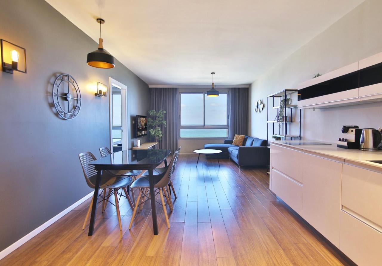 Luxury Suites By Notaly Ariel - Carmel Beach ハイファ エクステリア 写真