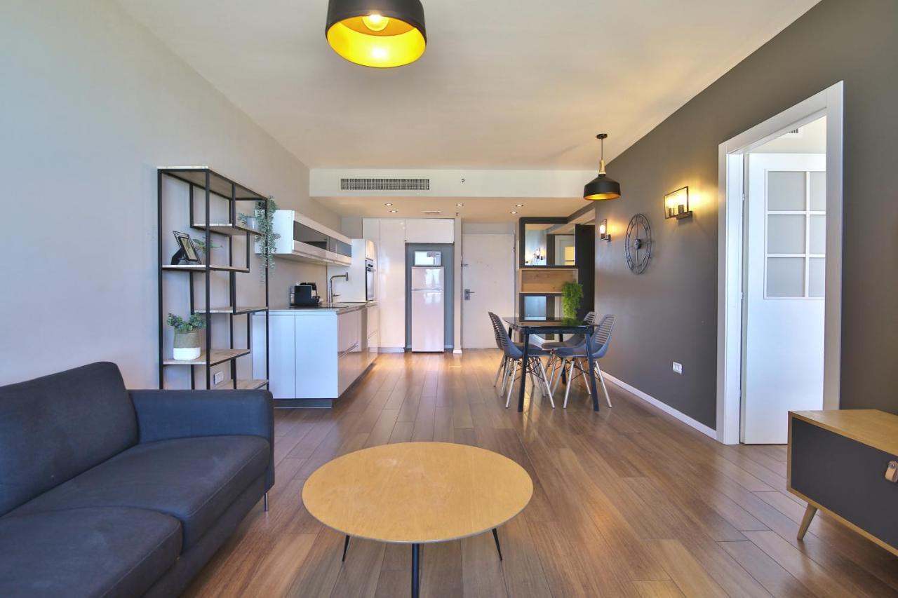 Luxury Suites By Notaly Ariel - Carmel Beach ハイファ エクステリア 写真