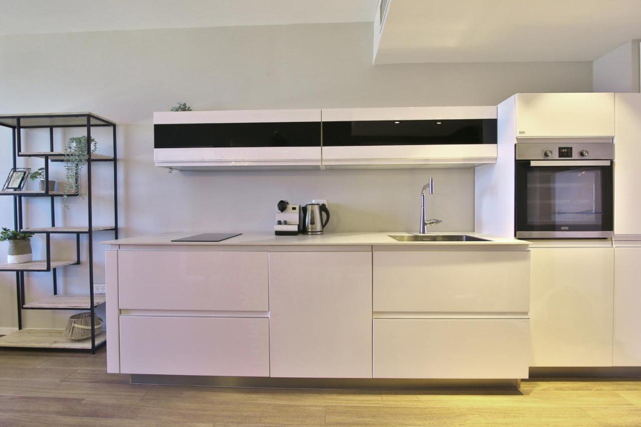 Luxury Suites By Notaly Ariel - Carmel Beach ハイファ エクステリア 写真