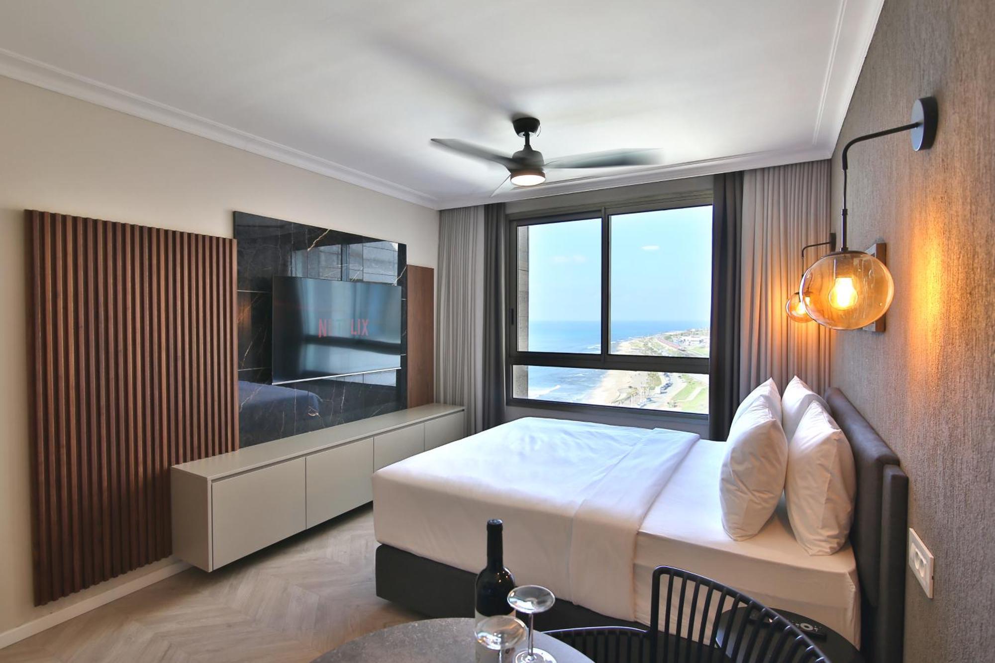 Luxury Suites By Notaly Ariel - Carmel Beach ハイファ エクステリア 写真