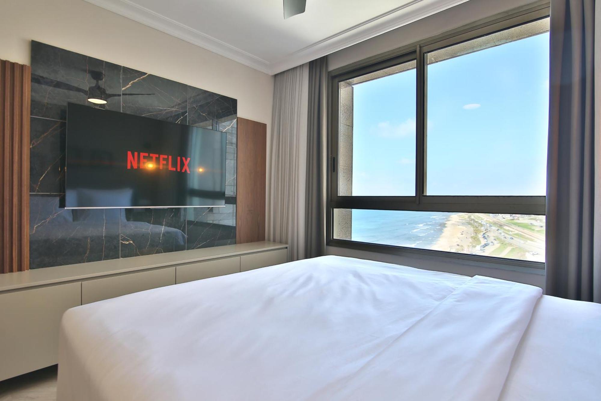 Luxury Suites By Notaly Ariel - Carmel Beach ハイファ エクステリア 写真