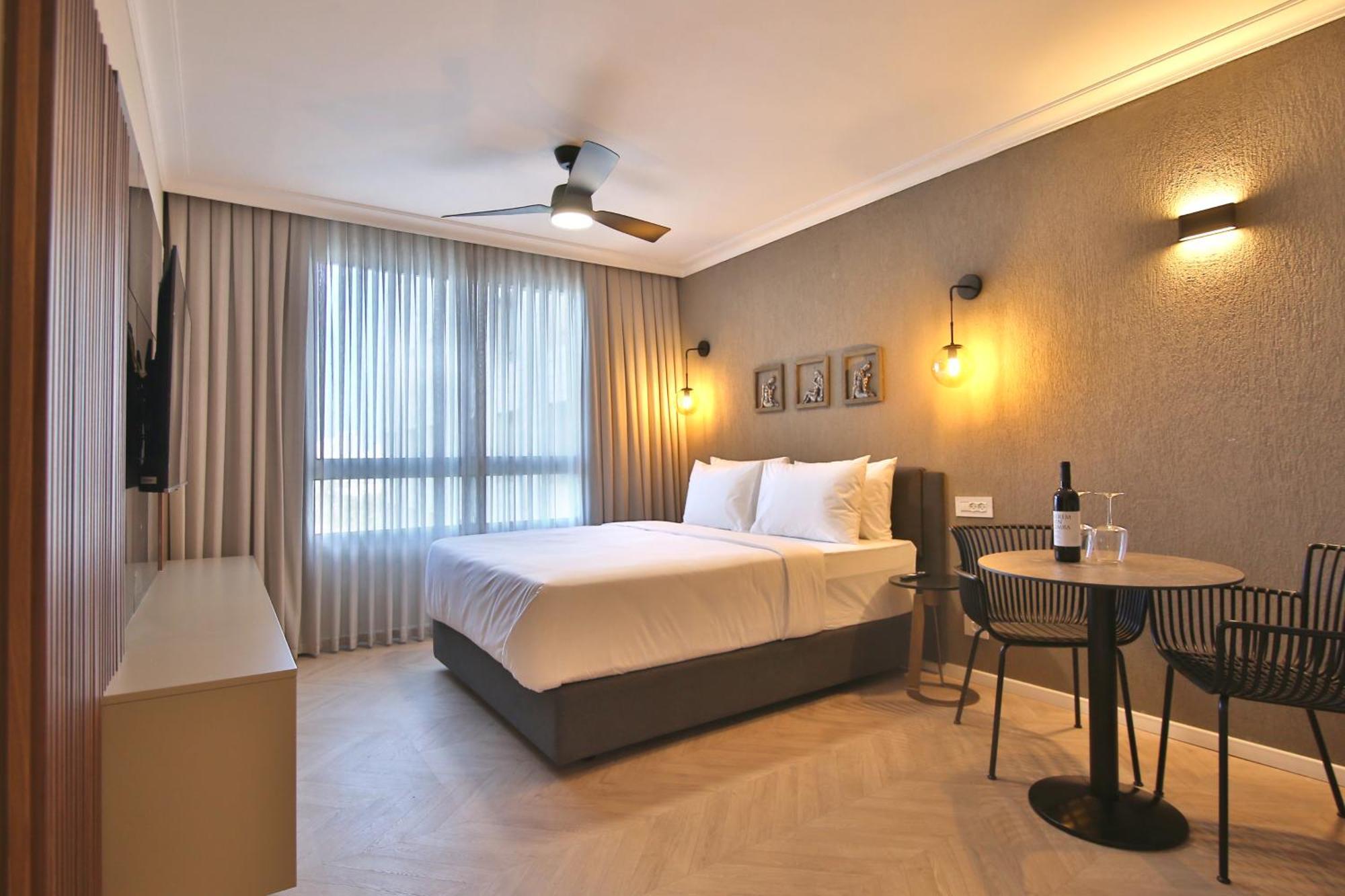 Luxury Suites By Notaly Ariel - Carmel Beach ハイファ エクステリア 写真