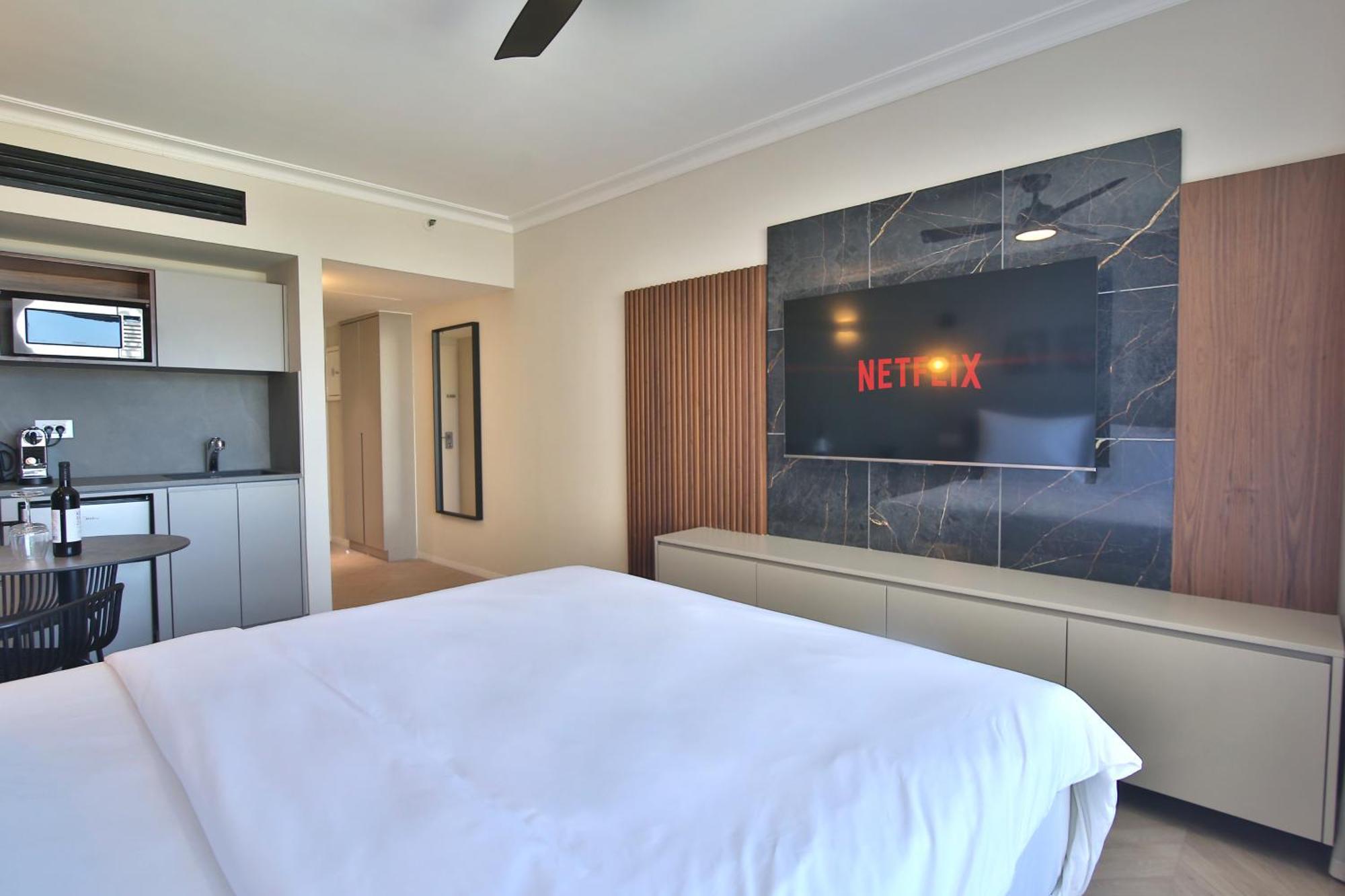 Luxury Suites By Notaly Ariel - Carmel Beach ハイファ エクステリア 写真