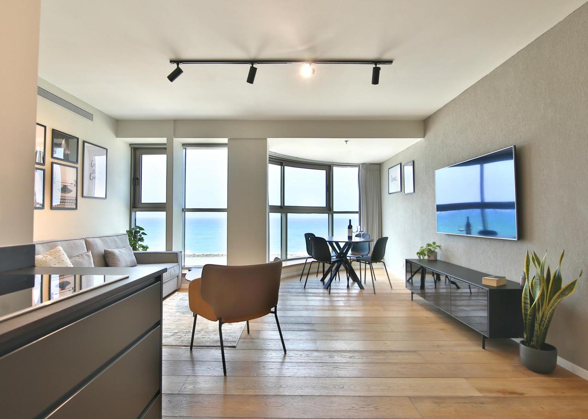 Luxury Suites By Notaly Ariel - Carmel Beach ハイファ エクステリア 写真