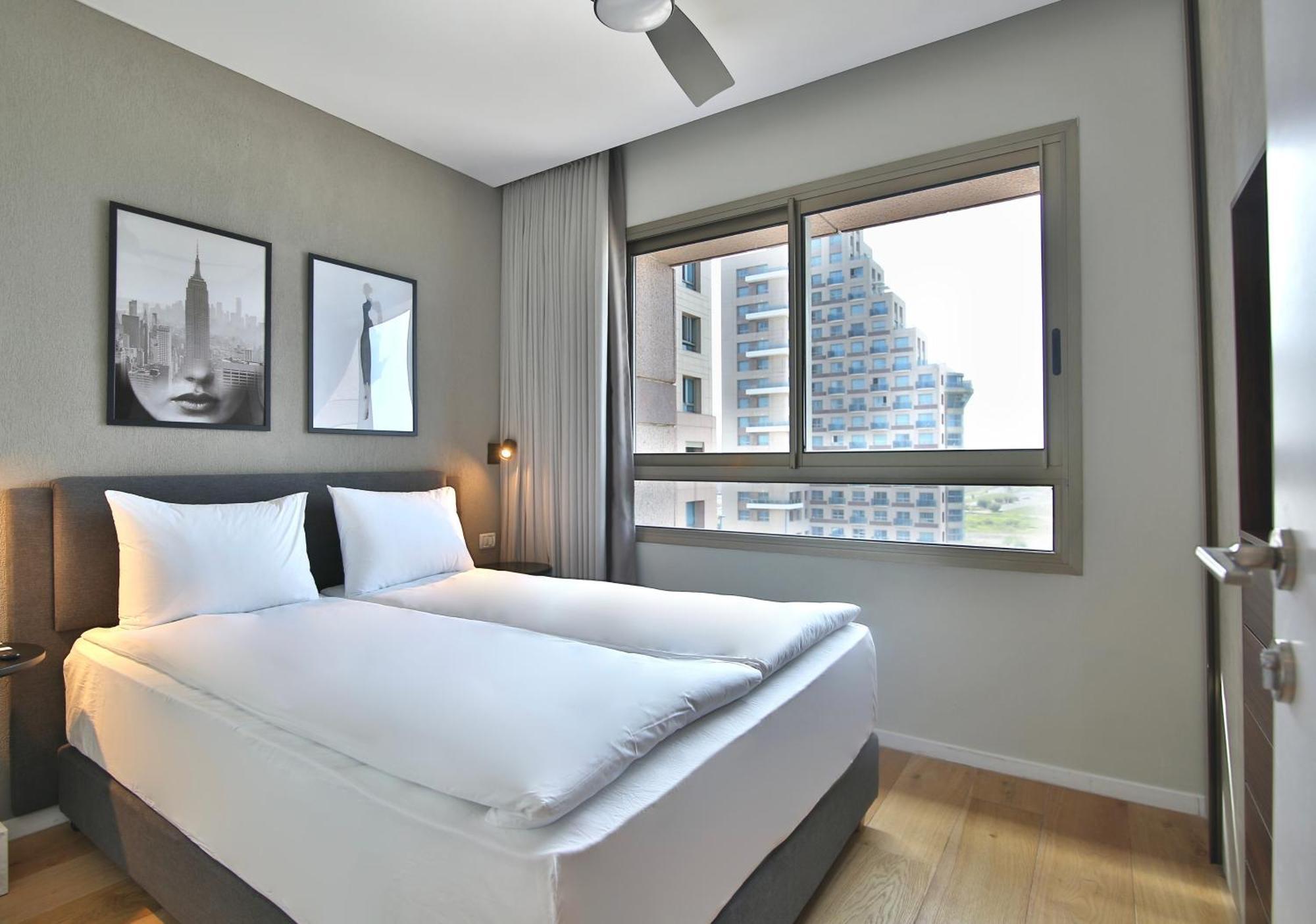 Luxury Suites By Notaly Ariel - Carmel Beach ハイファ エクステリア 写真