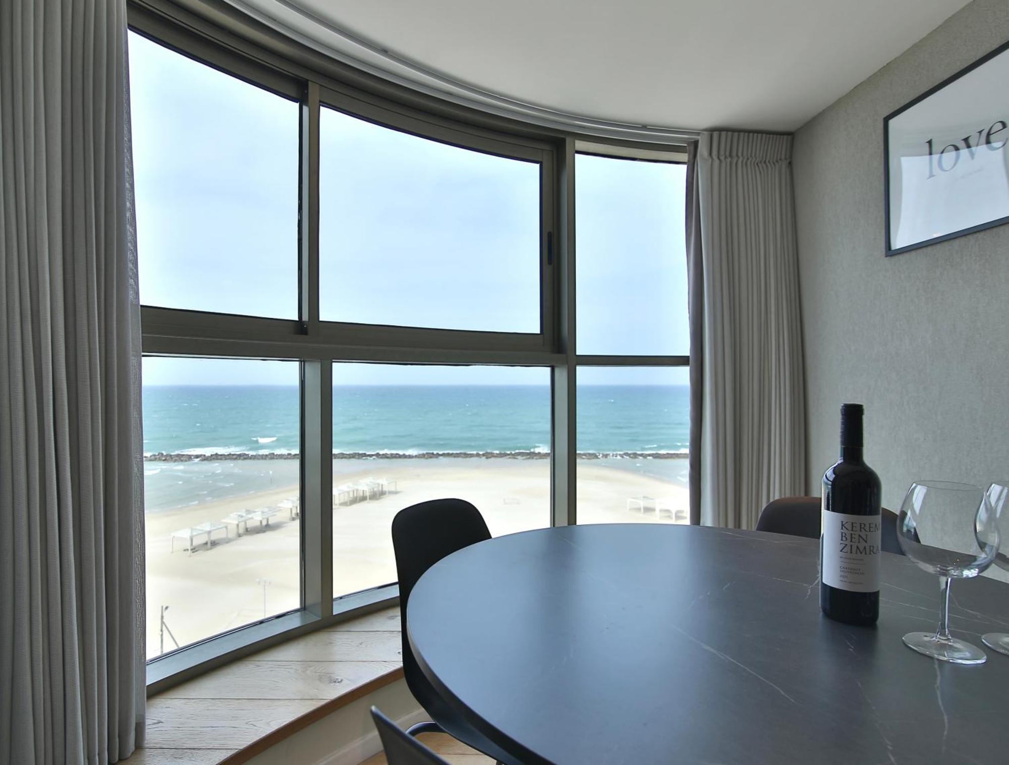 Luxury Suites By Notaly Ariel - Carmel Beach ハイファ 部屋 写真
