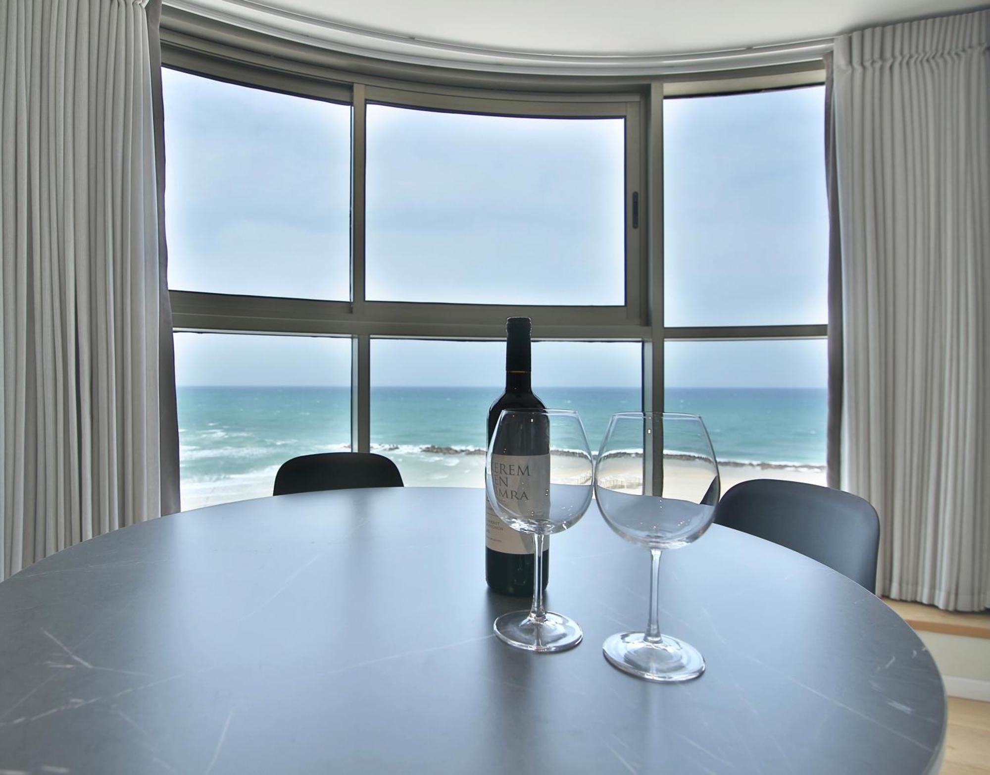 Luxury Suites By Notaly Ariel - Carmel Beach ハイファ 部屋 写真