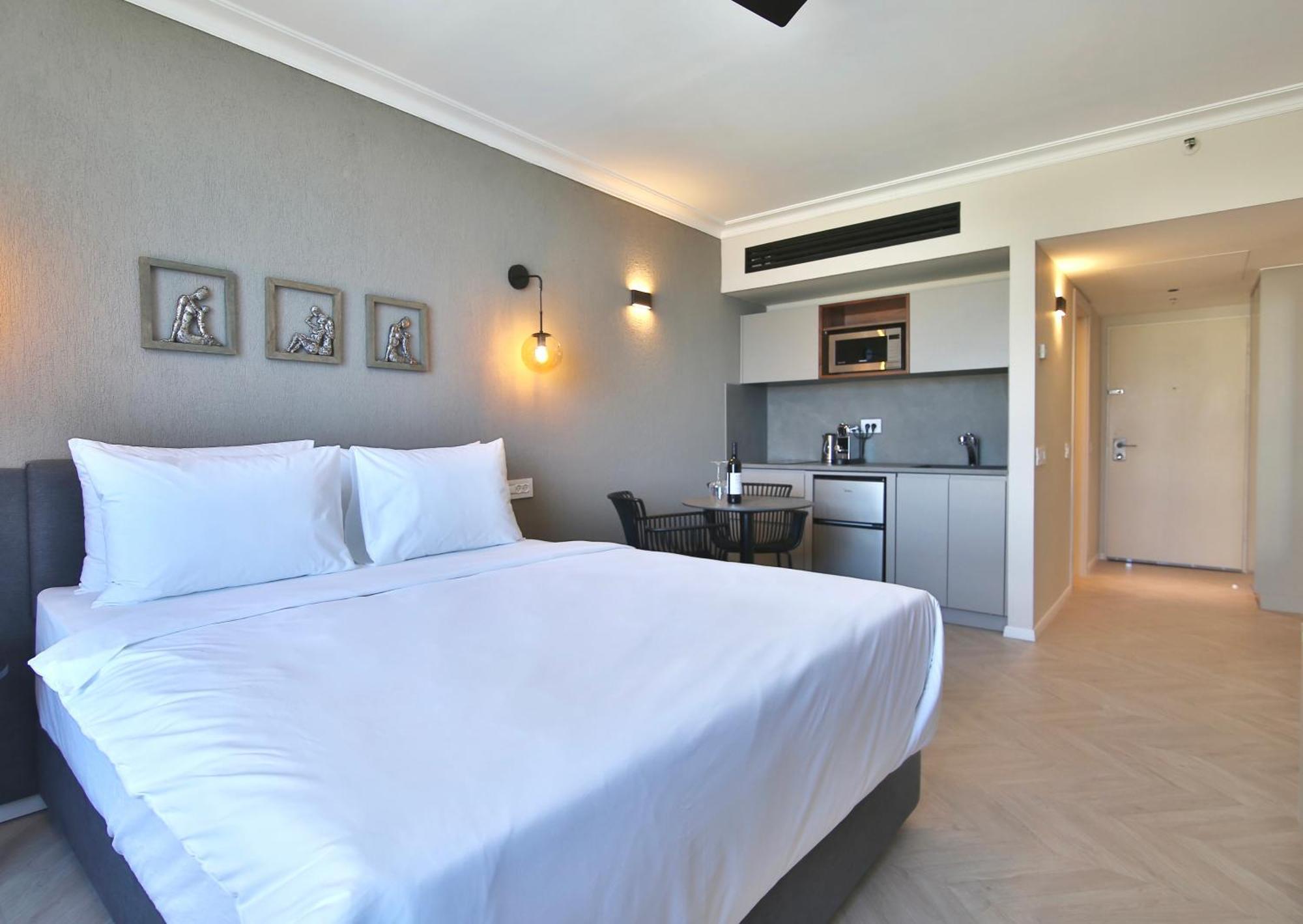 Luxury Suites By Notaly Ariel - Carmel Beach ハイファ 部屋 写真