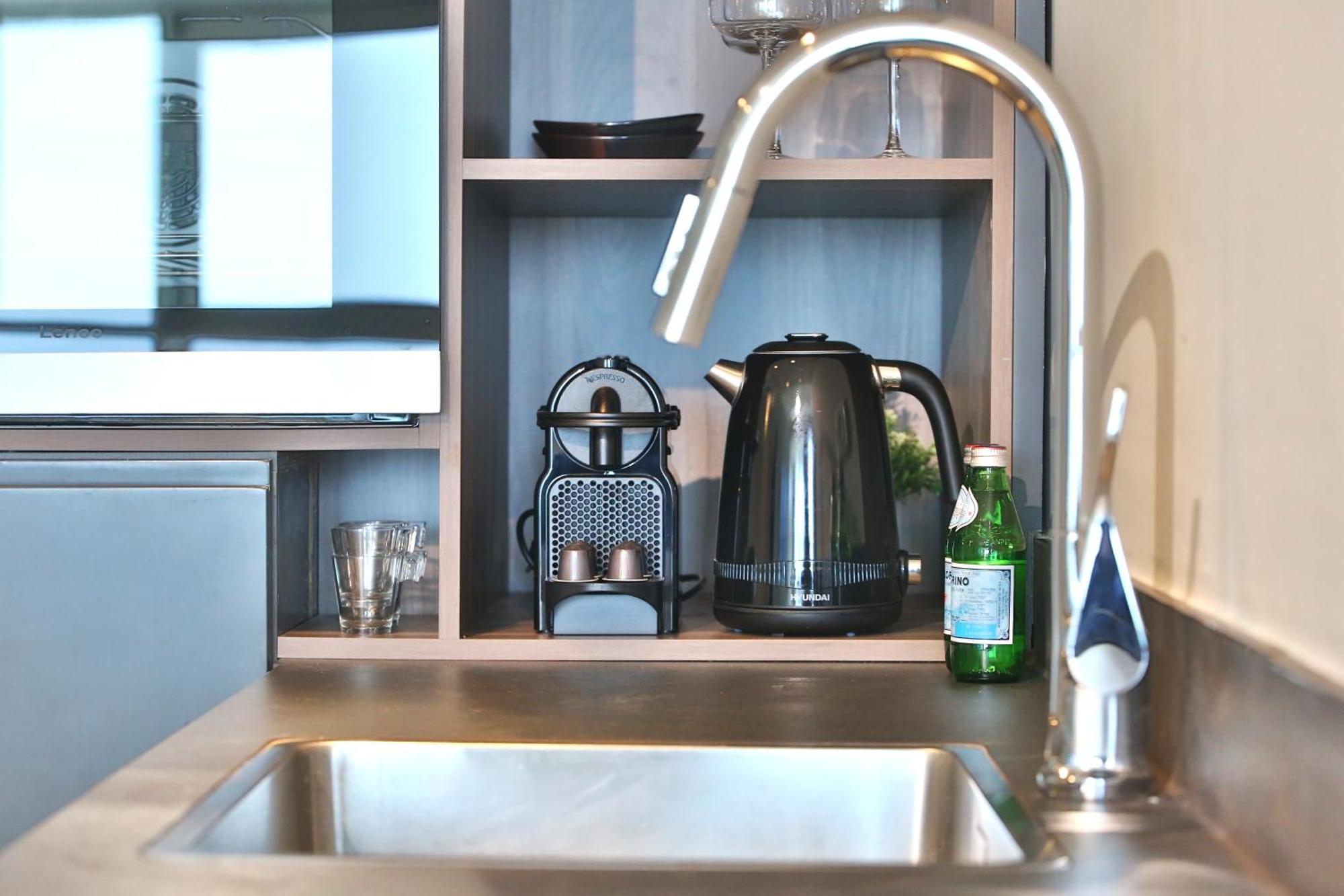Luxury Suites By Notaly Ariel - Carmel Beach ハイファ エクステリア 写真