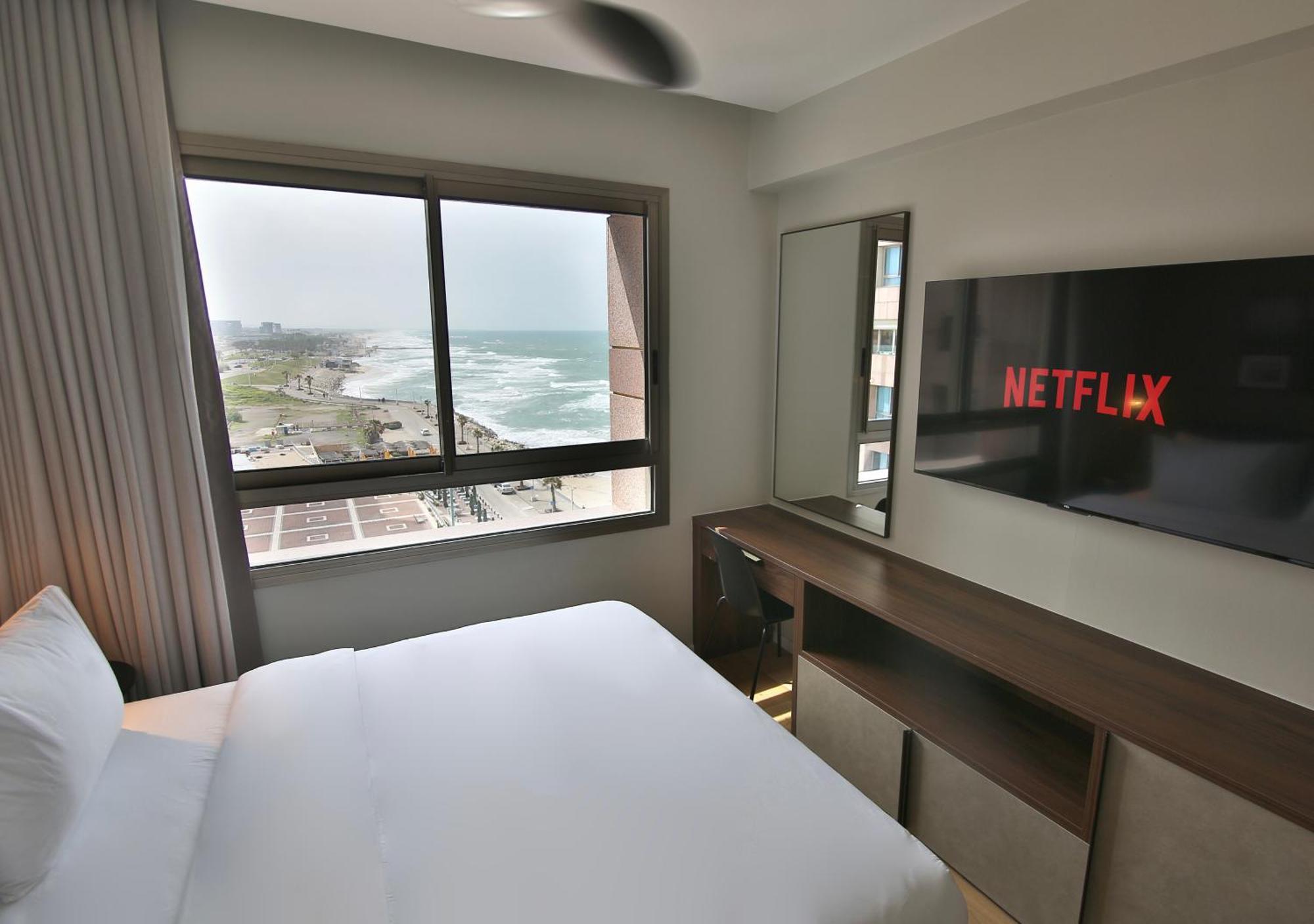 Luxury Suites By Notaly Ariel - Carmel Beach ハイファ 部屋 写真
