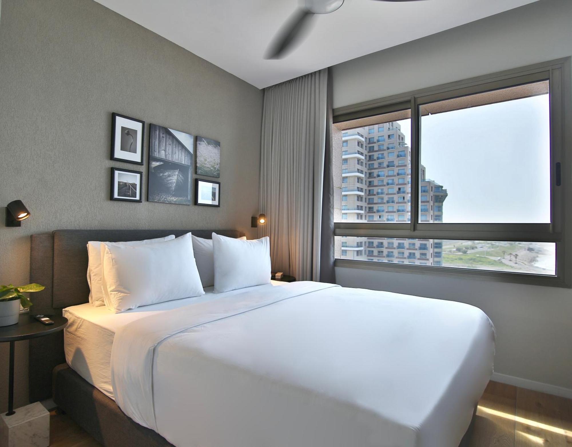Luxury Suites By Notaly Ariel - Carmel Beach ハイファ エクステリア 写真
