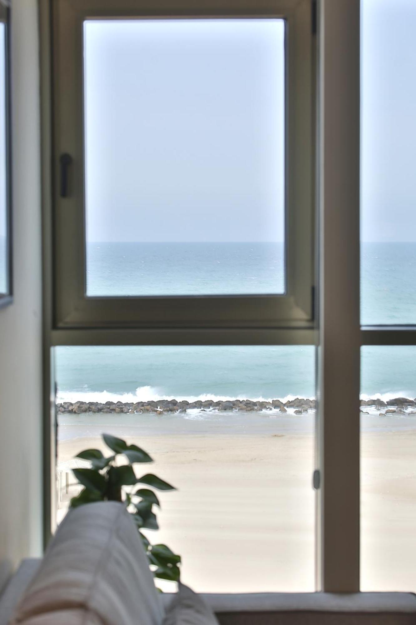 Luxury Suites By Notaly Ariel - Carmel Beach ハイファ 部屋 写真