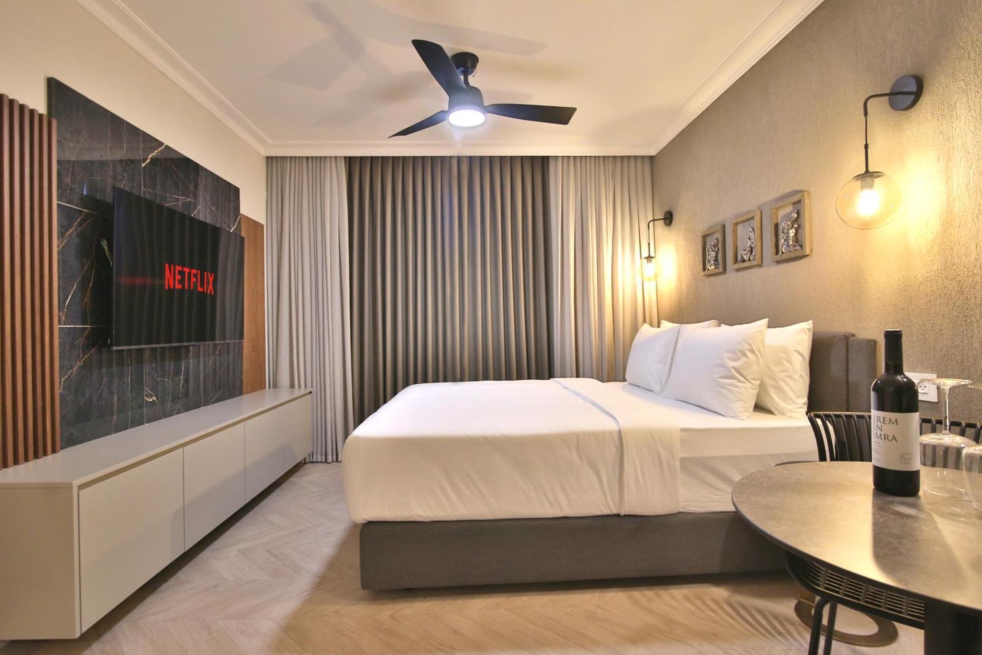 Luxury Suites By Notaly Ariel - Carmel Beach ハイファ 部屋 写真