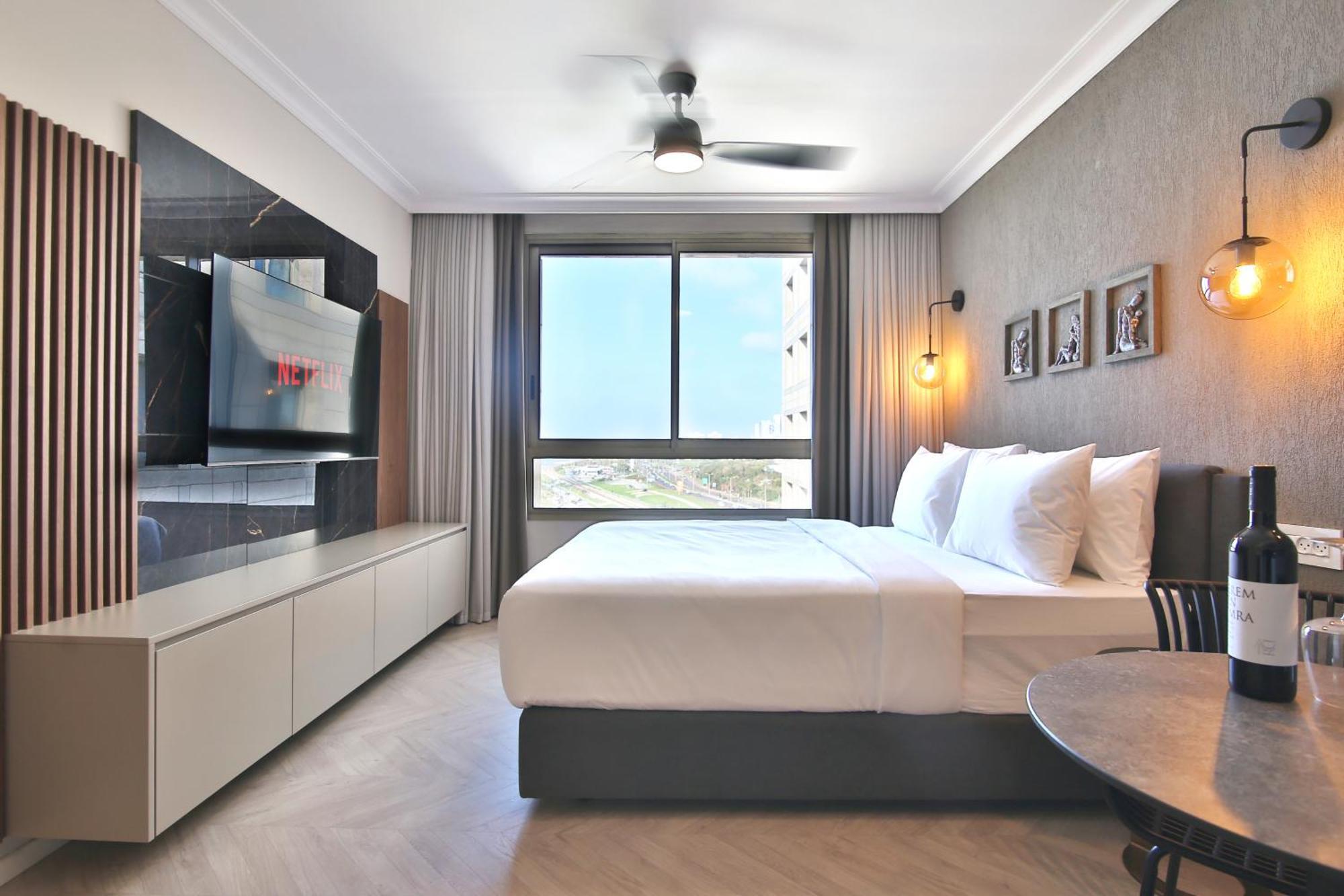 Luxury Suites By Notaly Ariel - Carmel Beach ハイファ エクステリア 写真